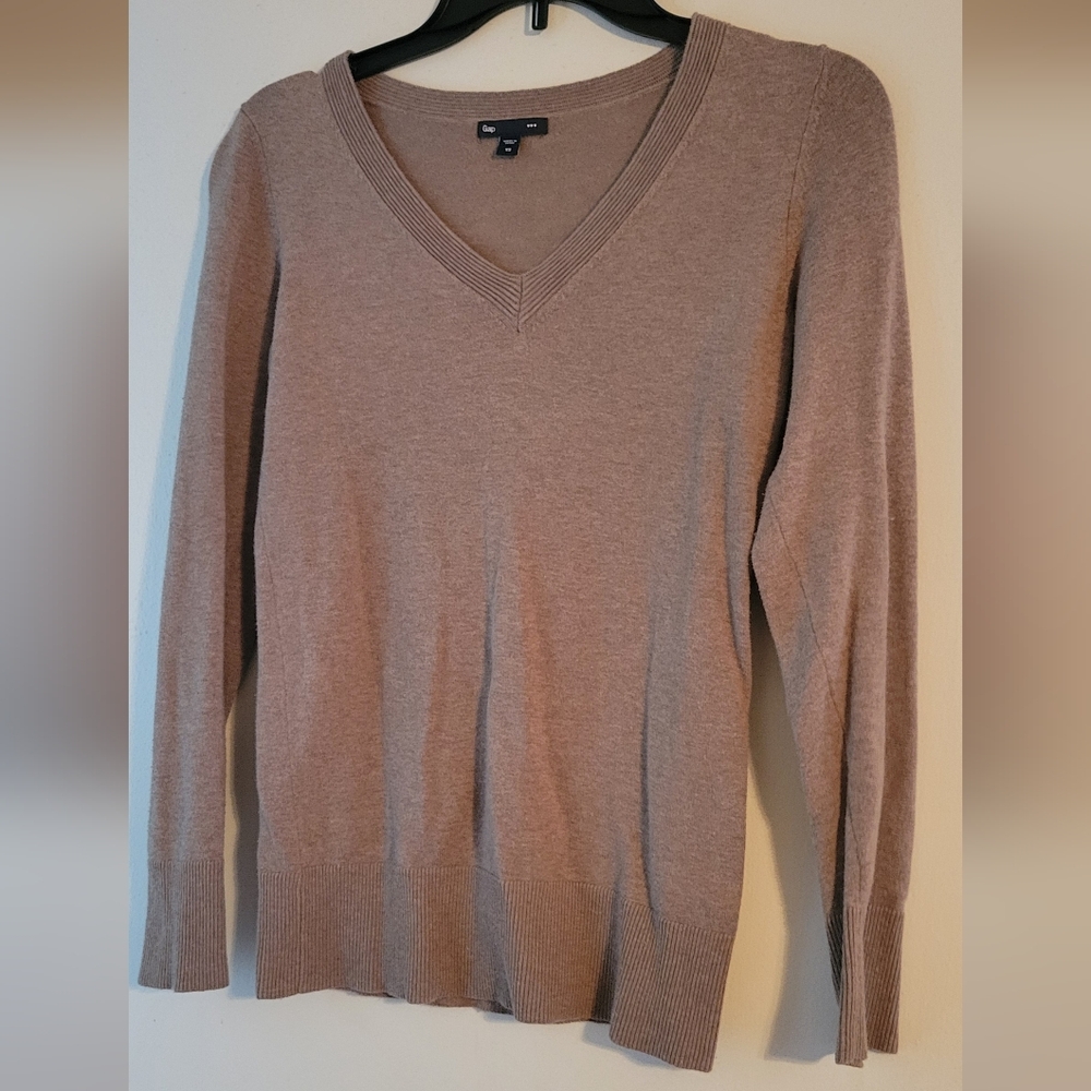 GAP Vneck Sweater